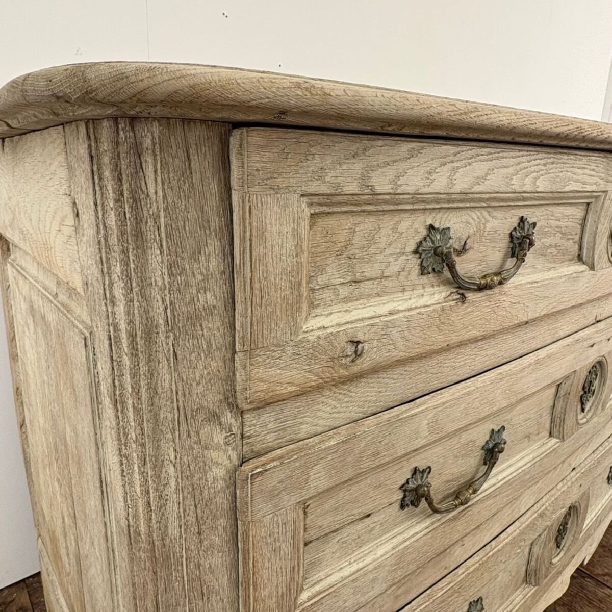 On Hold - 18th century oak chest of drawers - JAA