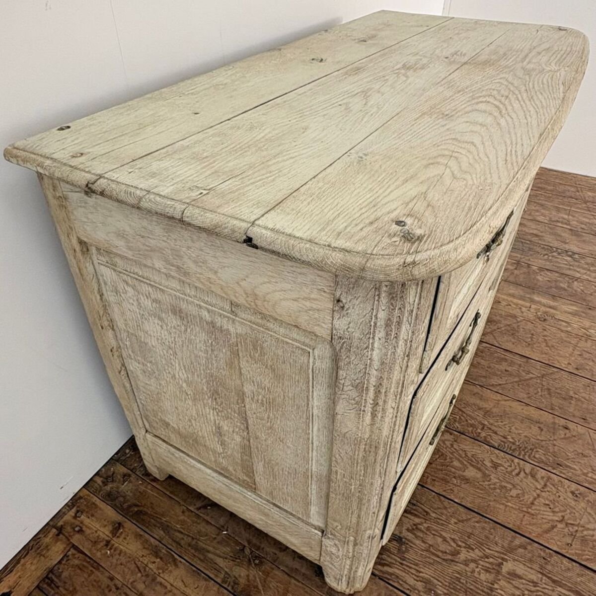 On Hold - 18th century oak chest of drawers - JAA
