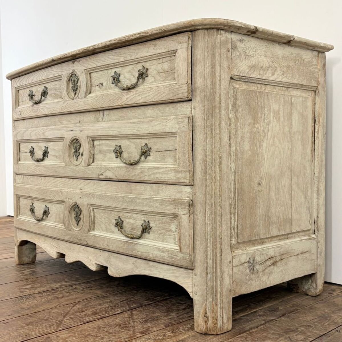 On Hold - 18th century oak chest of drawers - JAA