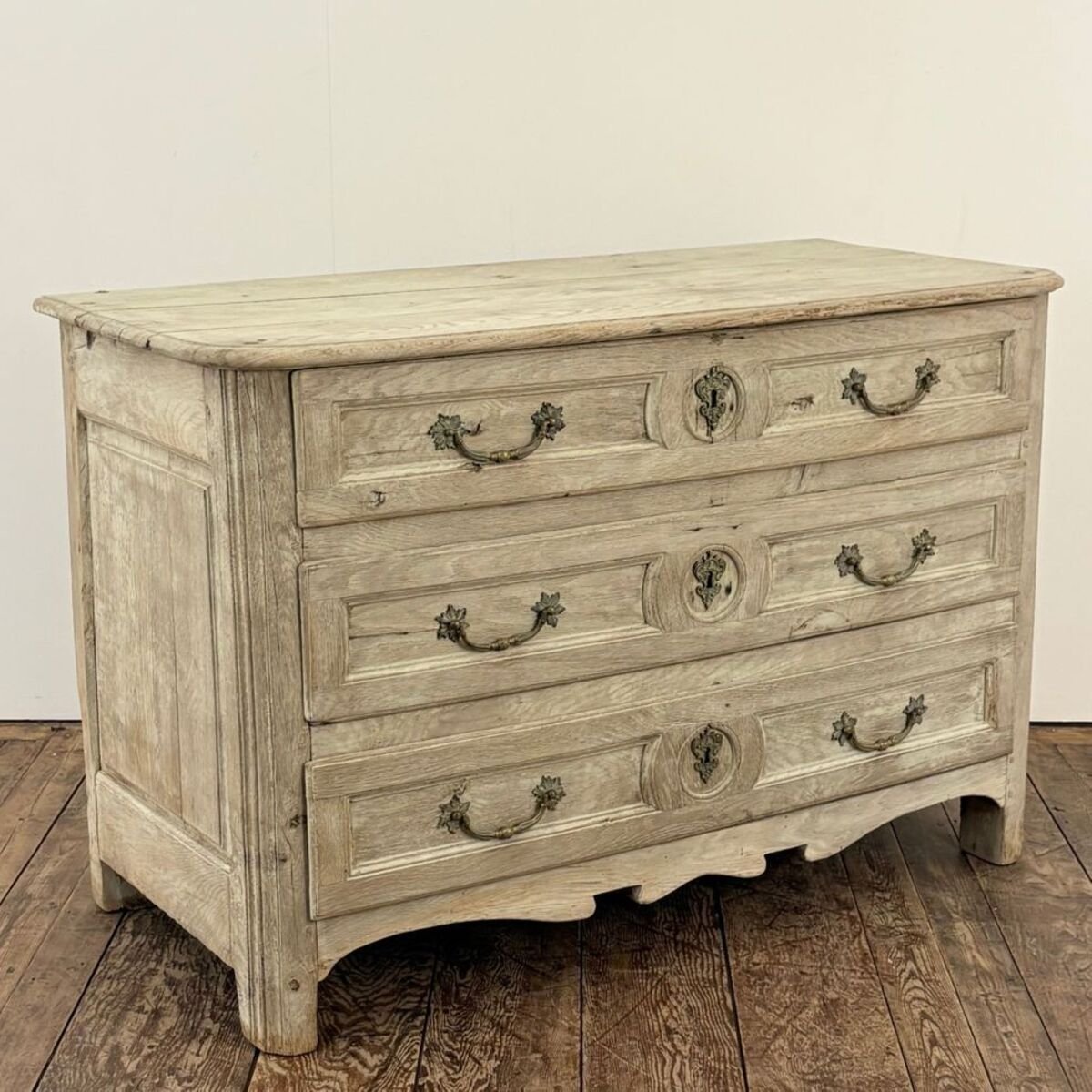 On Hold - 18th century oak chest of drawers - JAA