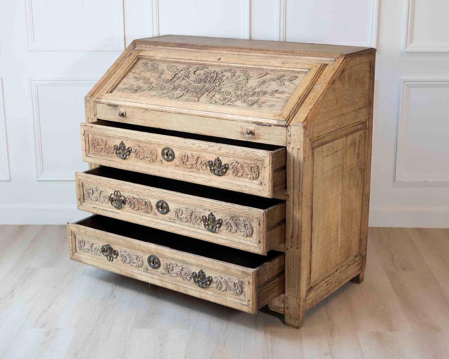 French Louis XVI Period Carved Oak Slant-Front Secretary Desk, Liège, Late 18th Century - JAA