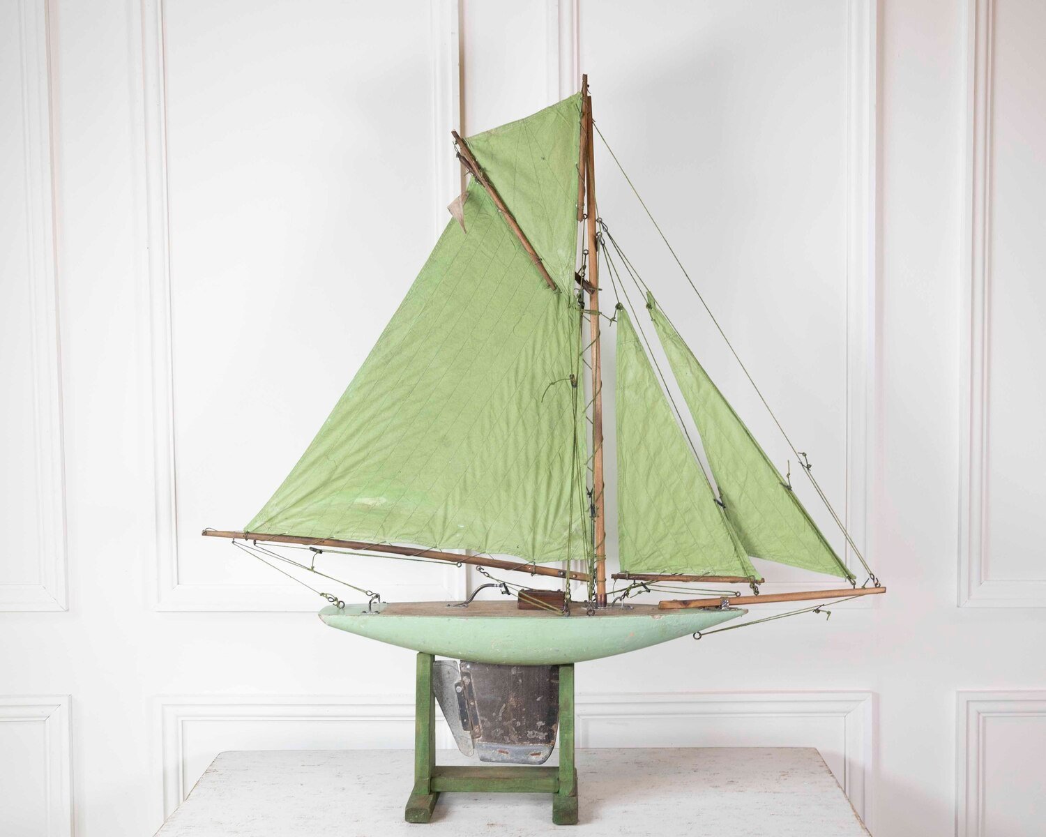 On Hold - English 20th Century Carved Wood and Metal Gaff Cutter Pond Yacht - JAA