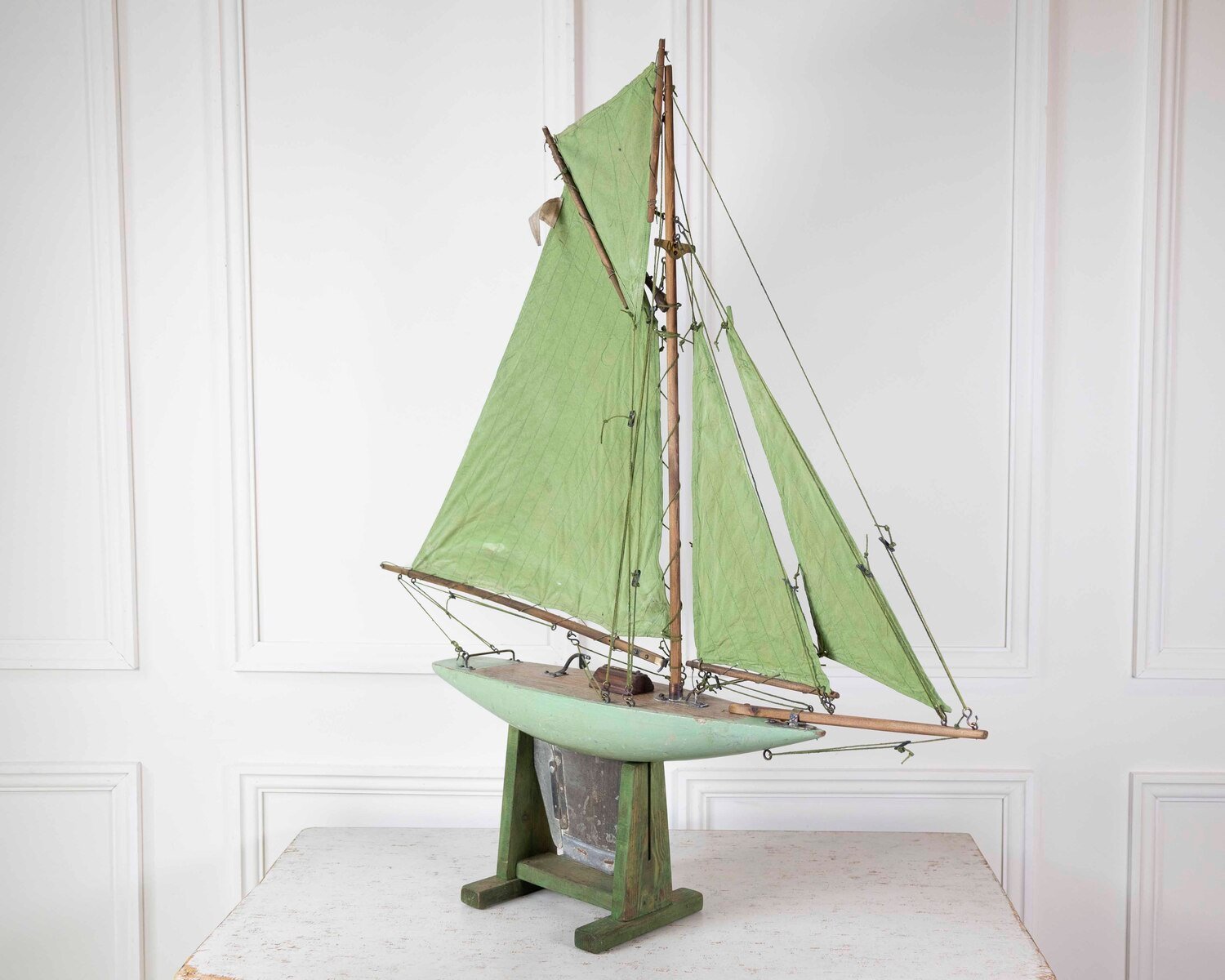 On Hold - English 20th Century Carved Wood and Metal Gaff Cutter Pond Yacht - JAA