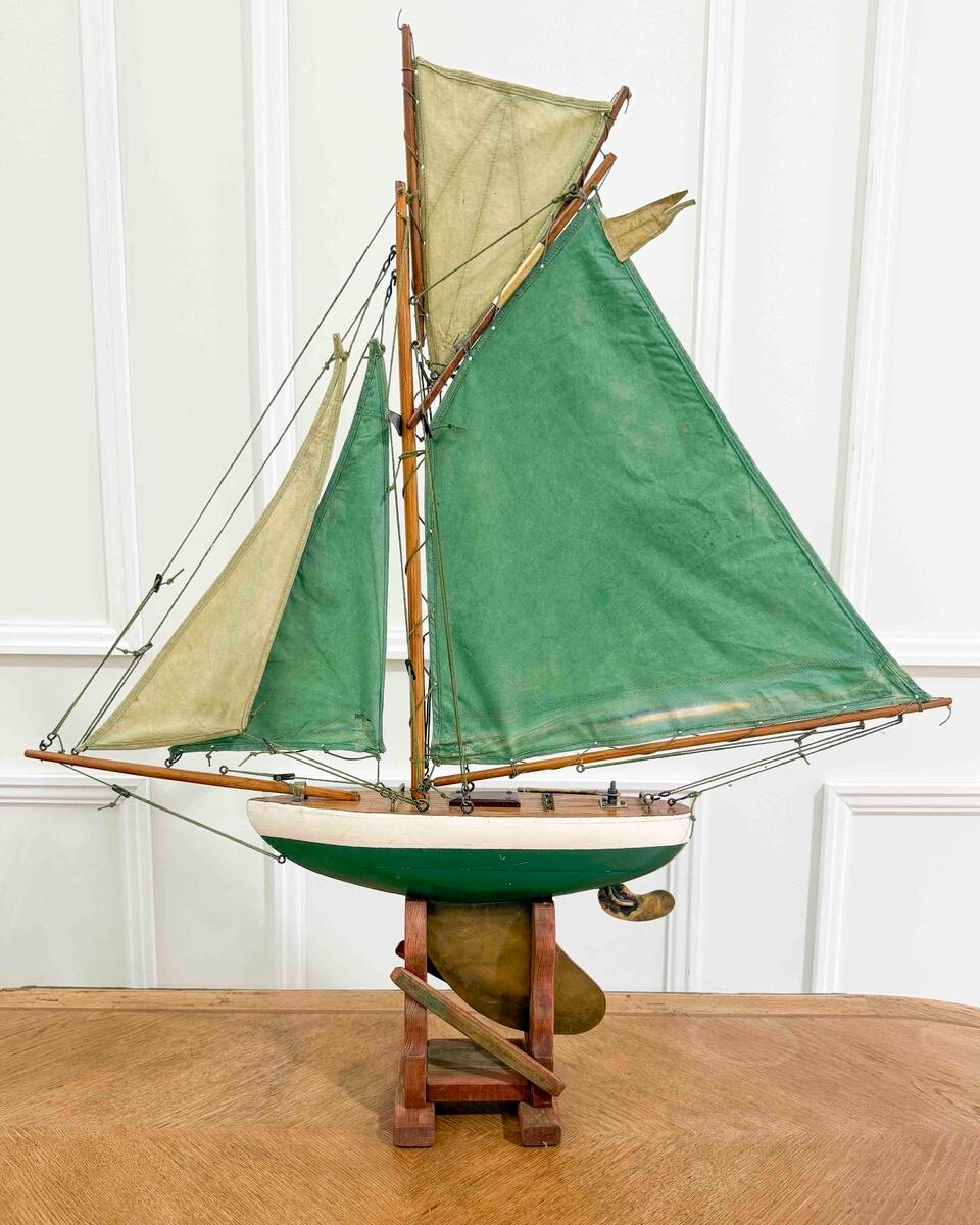 English 20th Century Carved Wood Gaff Cutter Pond Yacht - JAA