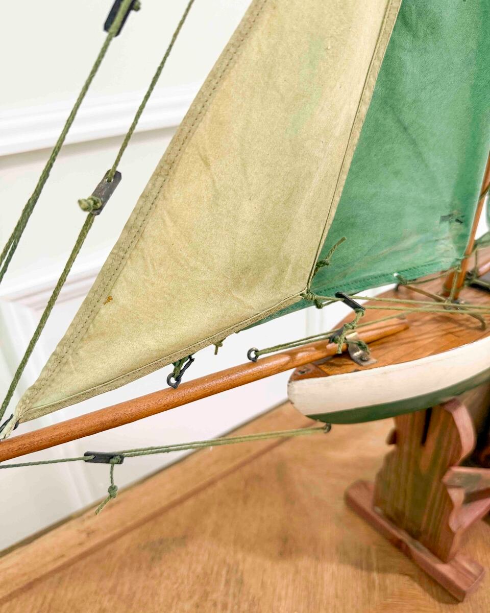 English 20th Century Carved Wood Gaff Cutter Pond Yacht - JAA