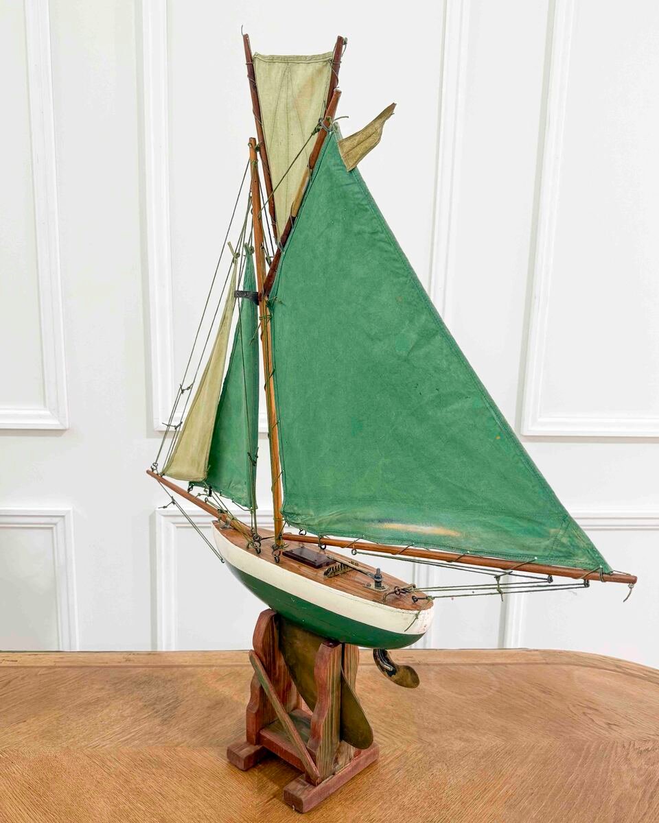 English 20th Century Carved Wood Gaff Cutter Pond Yacht - JAA