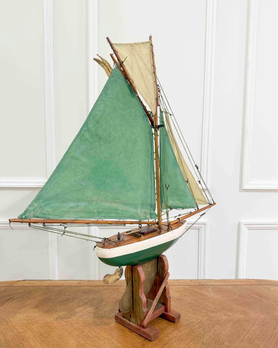 English 20th Century Carved Wood Gaff Cutter Pond Yacht - JAA