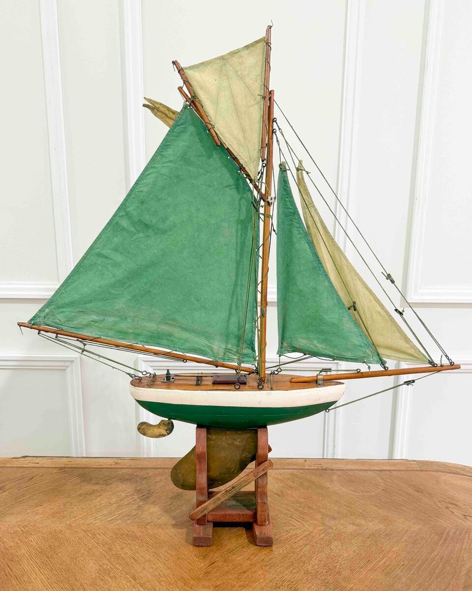English 20th Century Carved Wood Gaff Cutter Pond Yacht - JAA