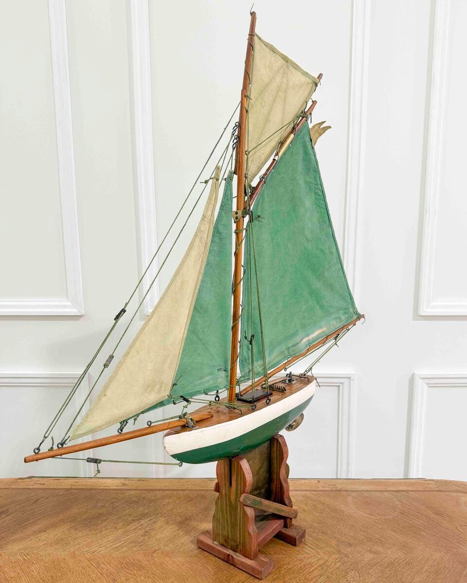 English 20th Century Carved Wood Gaff Cutter Pond Yacht - JAA