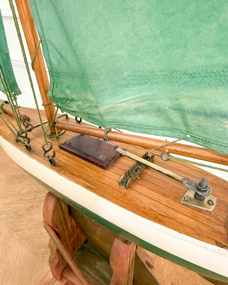 English 20th Century Carved Wood Gaff Cutter Pond Yacht - JAA