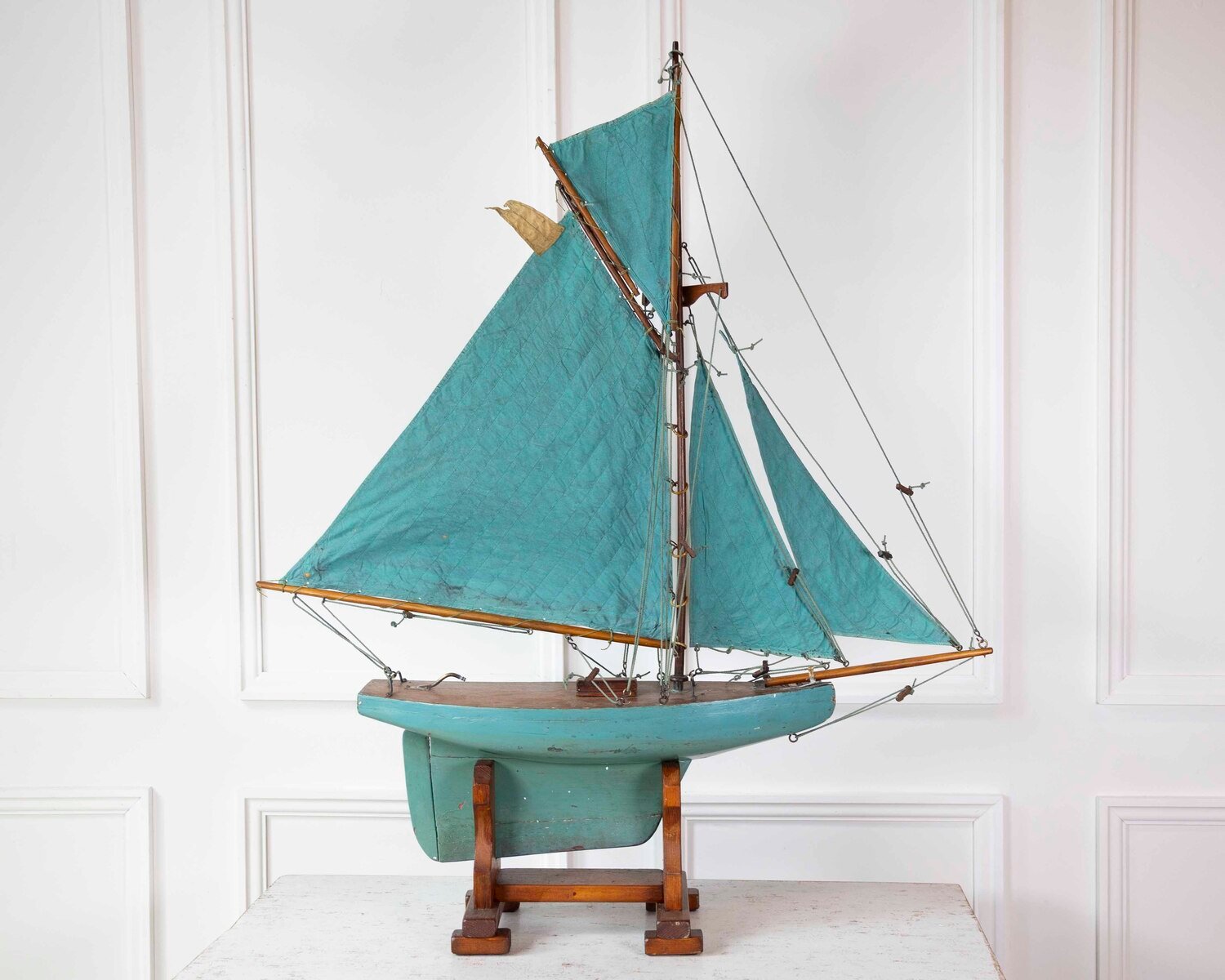 English 20th Century 'Kangaroo' Carved Wood Gaff Cutter Pond Yacht - JAA