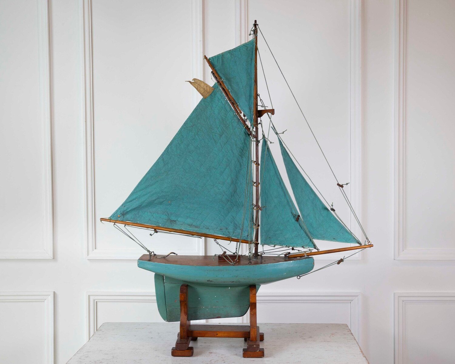 English 20th Century 'Kangaroo' Carved Wood Gaff Cutter Pond Yacht - JAA