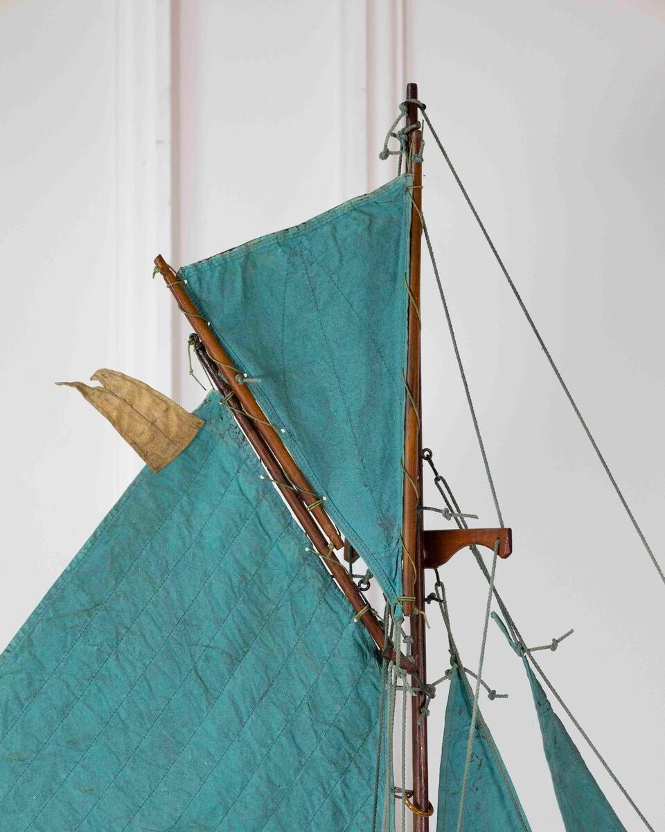English 20th Century 'Kangaroo' Carved Wood Gaff Cutter Pond Yacht - JAA