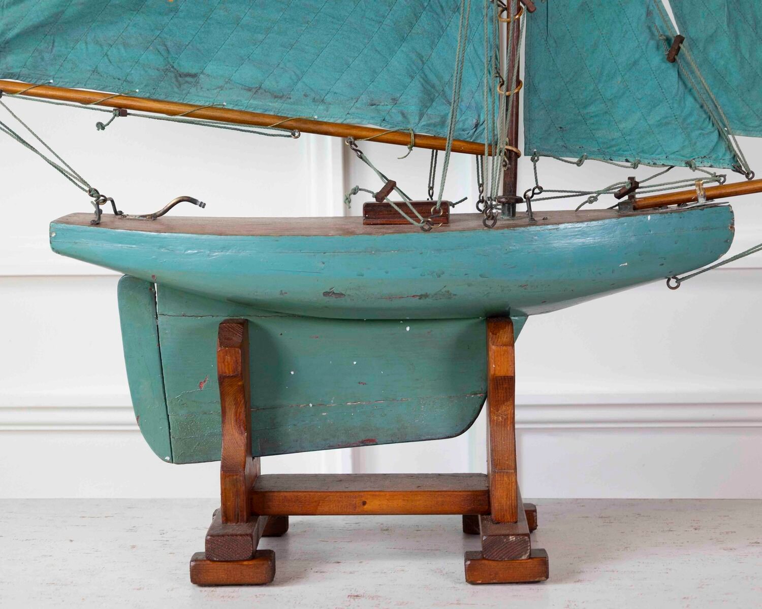 English 20th Century 'Kangaroo' Carved Wood Gaff Cutter Pond Yacht - JAA