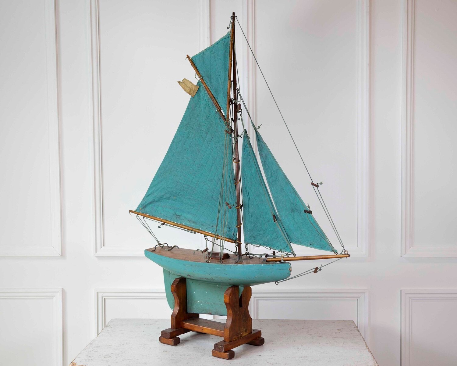 English 20th Century 'Kangaroo' Carved Wood Gaff Cutter Pond Yacht - JAA