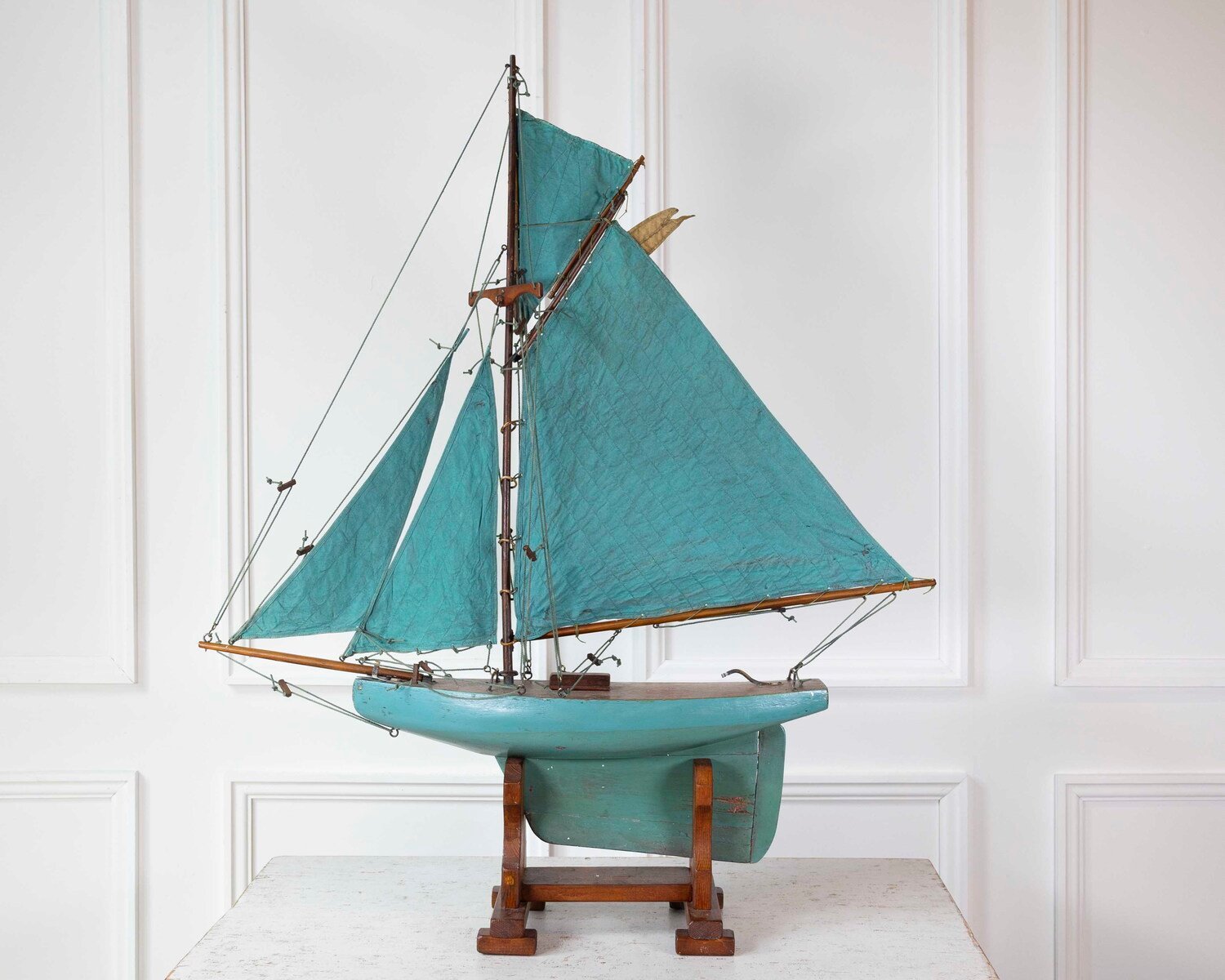 English 20th Century 'Kangaroo' Carved Wood Gaff Cutter Pond Yacht - JAA