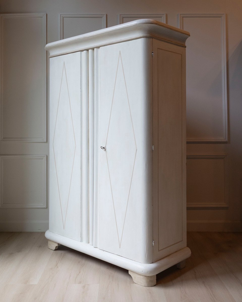 Lacquered Two-Door Wardrobe in Ivory and Turtledove Tones - JAA
