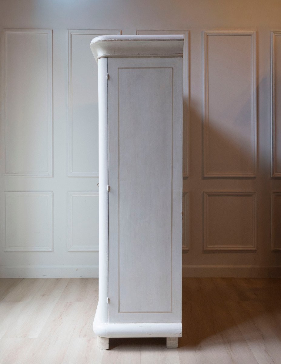 Lacquered Two-Door Wardrobe in Ivory and Turtledove Tones - JAA