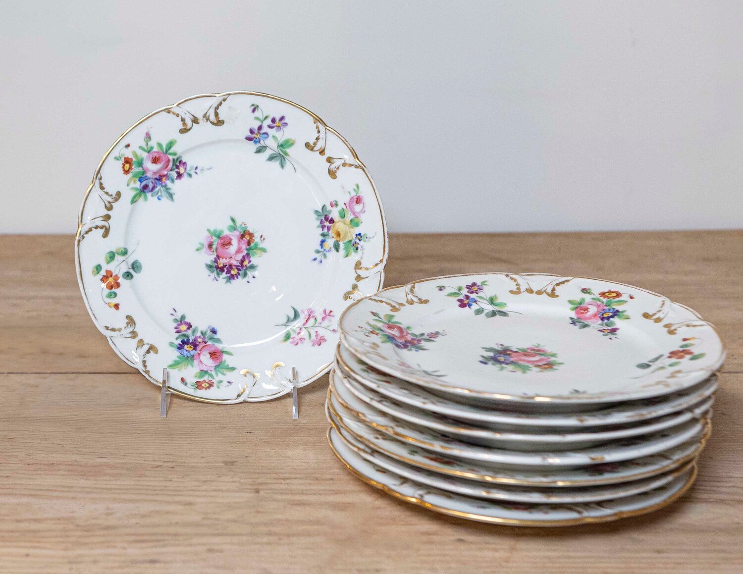 French Napoléon III Porcelain de Paris Plates with Floral Décor, Eight Available. - JAA