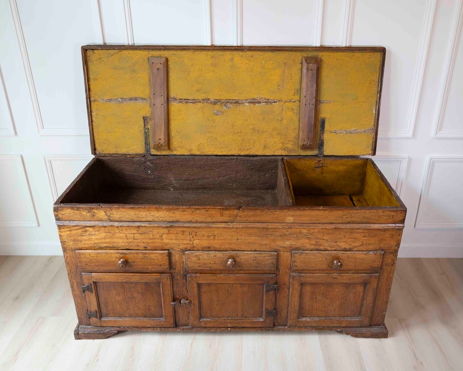 Large Sideboard From The First Half Of The 19th Century - JAA