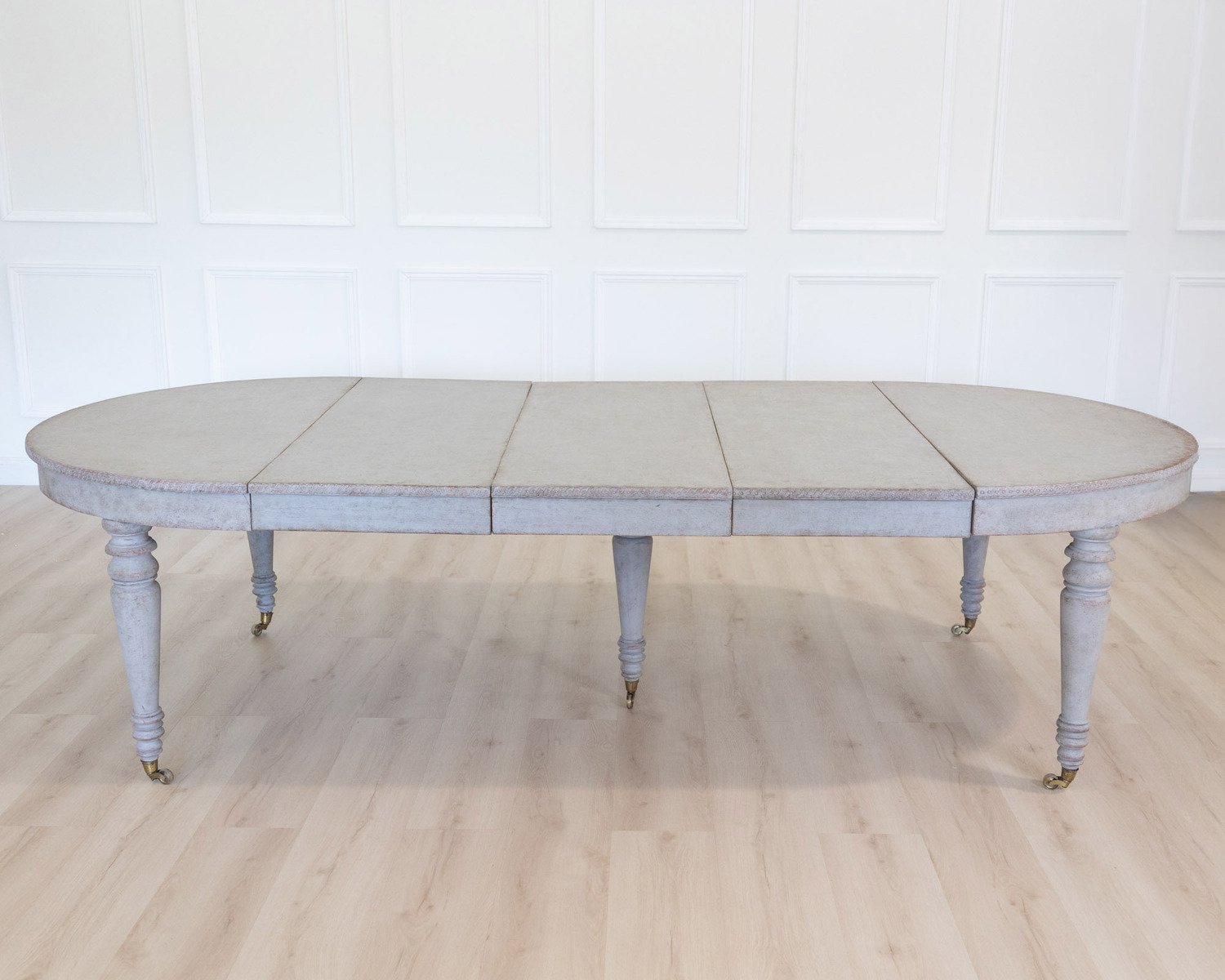 A beautiful antique Swedish dining table with three inserts - JAA