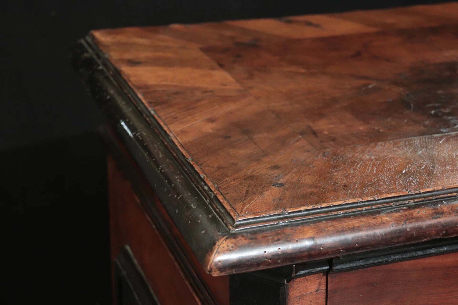 Sienese Walnut Chest of Drawers with Ebonized Moldings, 17th Century - JAA