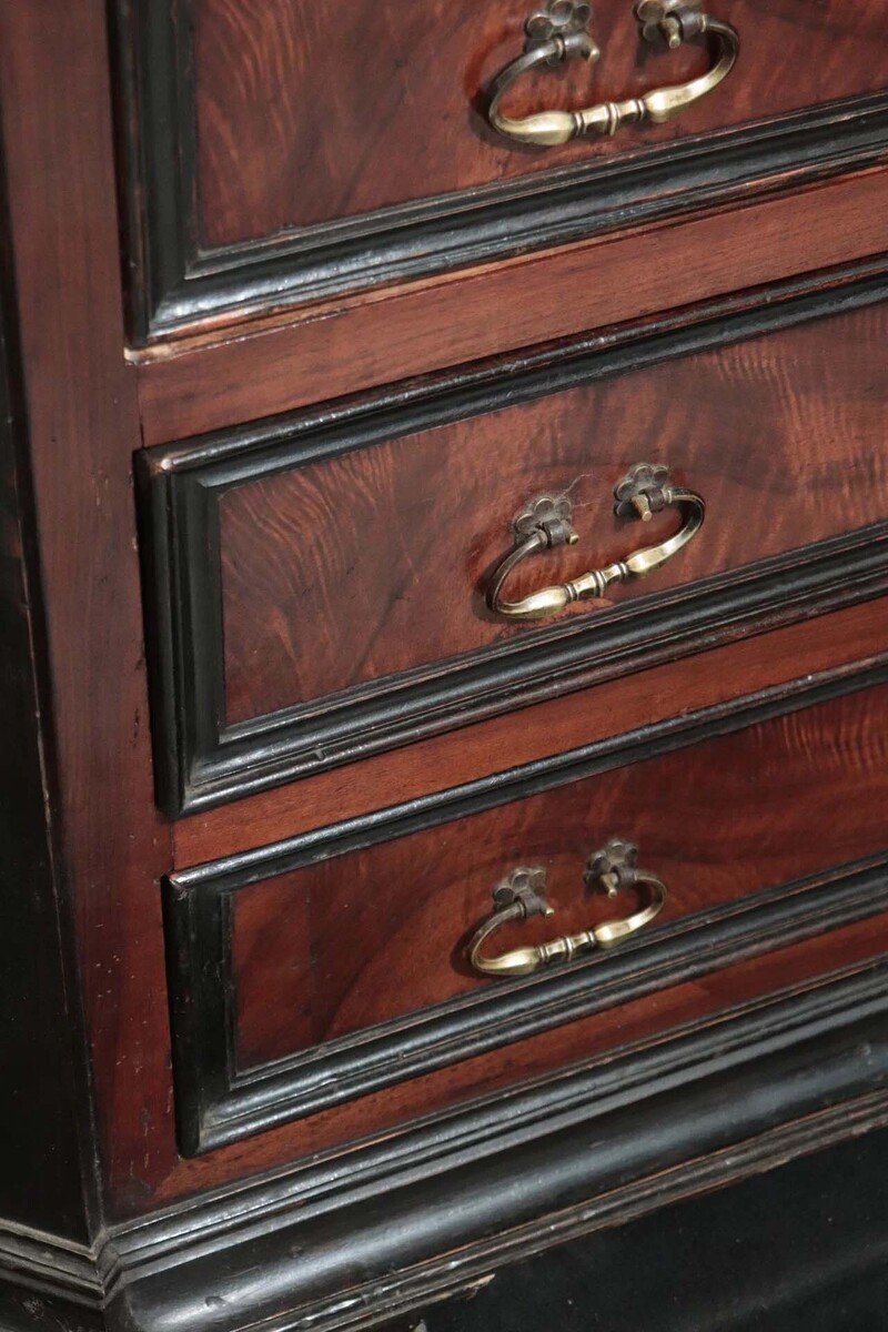 Sienese Walnut Chest of Drawers with Ebonized Moldings, 17th Century - JAA
