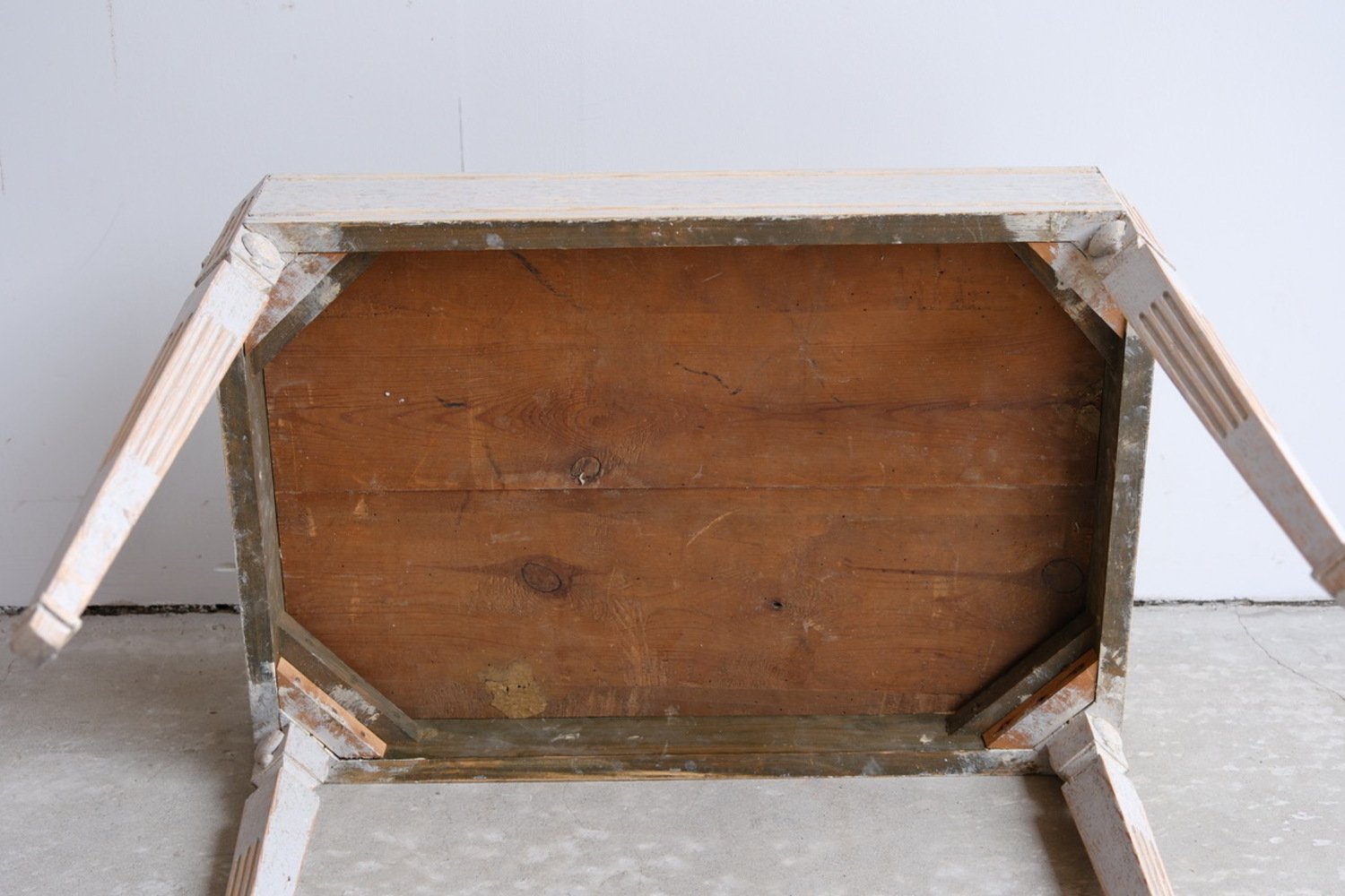 Gustavian Tea Table in Grey Paint, circa 1850 - JAA