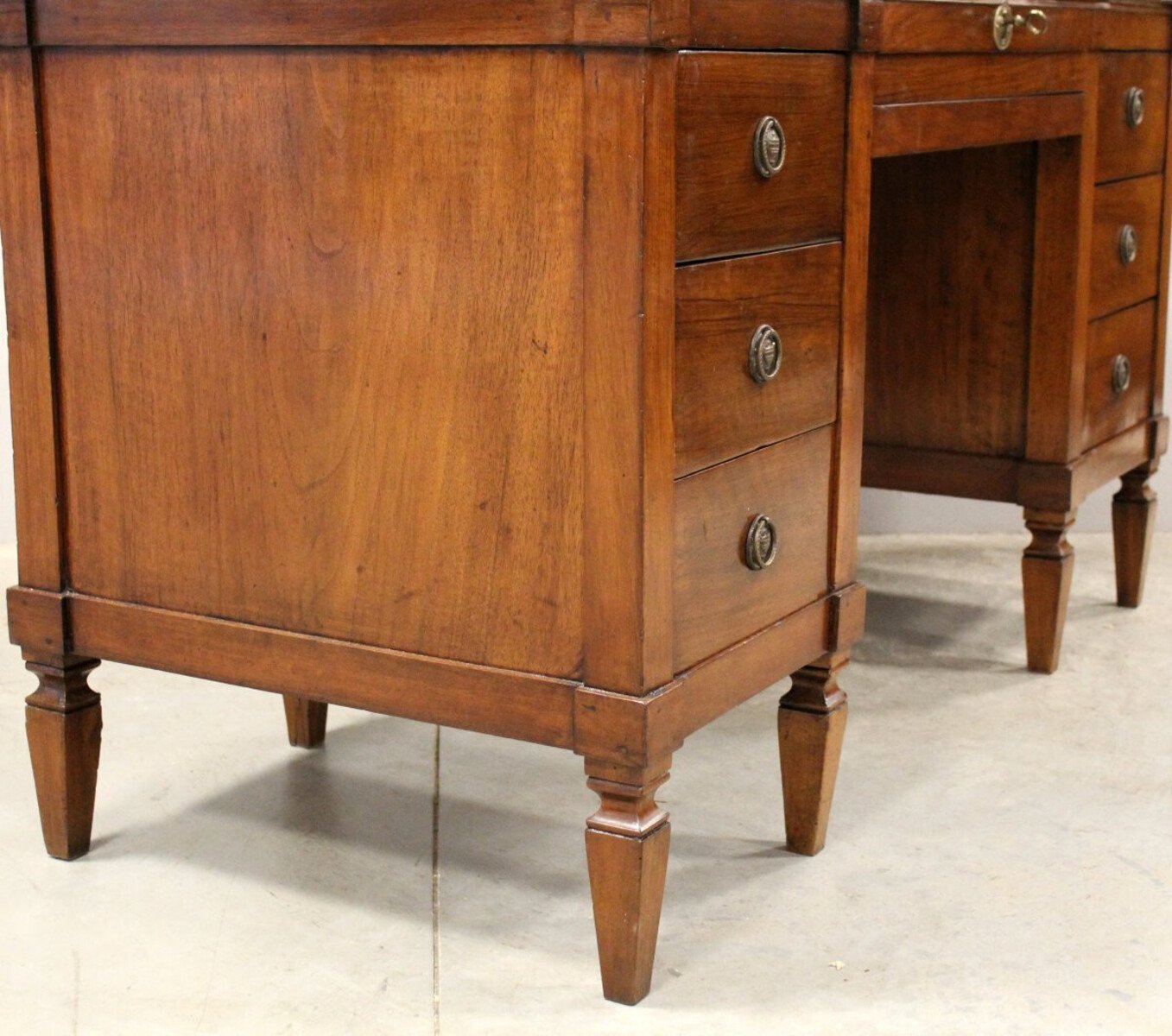 Louis XVI Walnut Pedestal Desk, Italy, 18th Century - JAA