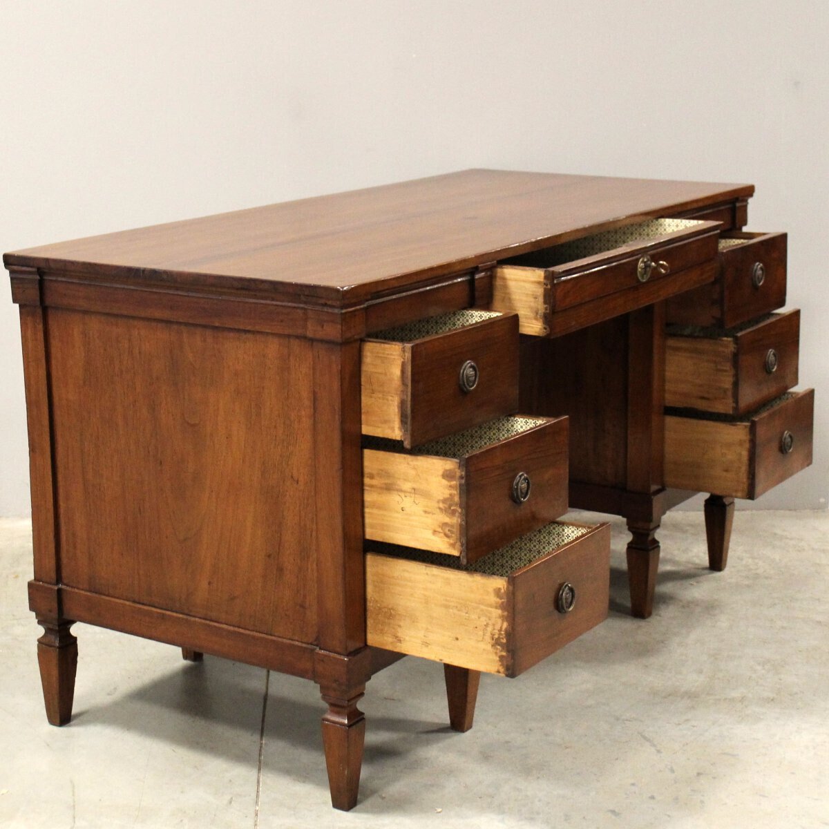 Louis XVI Walnut Pedestal Desk, Italy, 18th Century - JAA