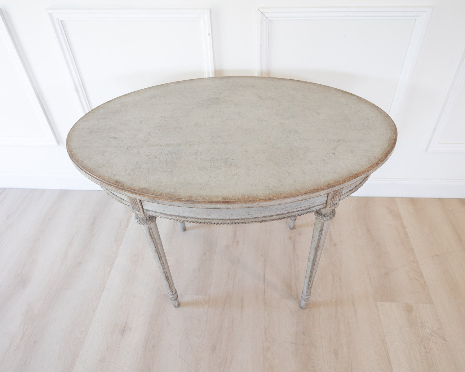 Oval table in the Gustavian style is finished in grey. - JAA