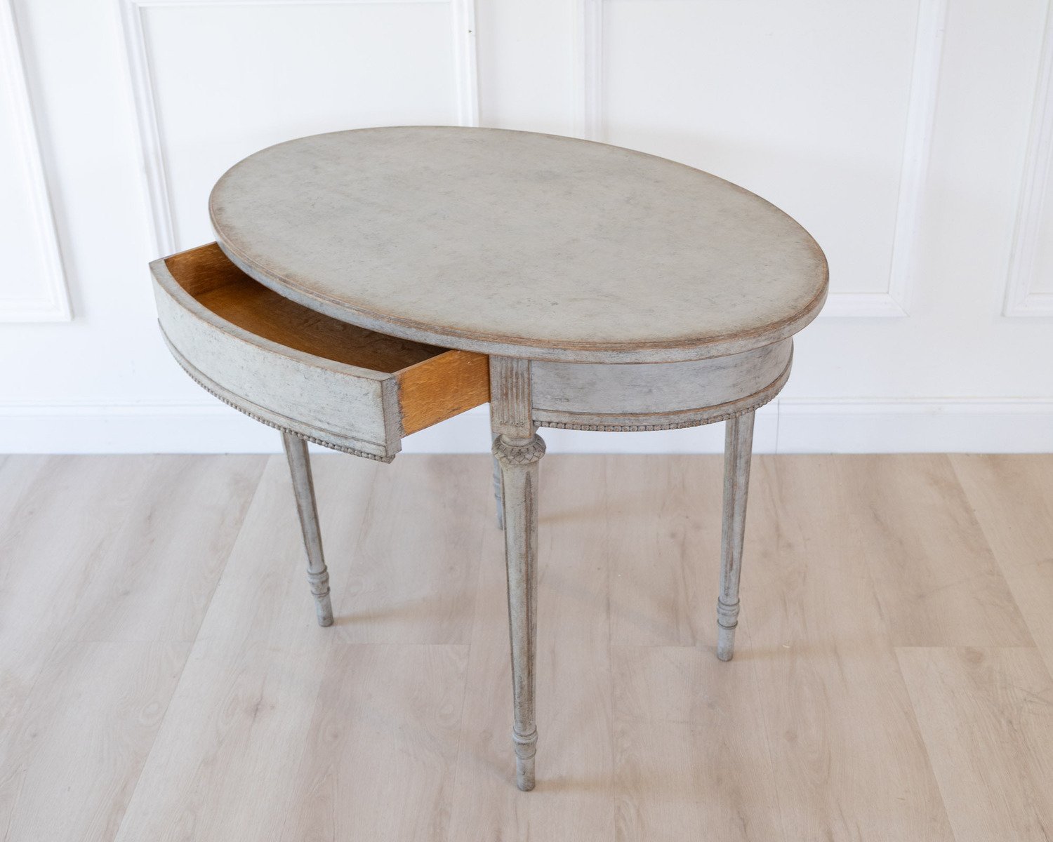 Oval table in the Gustavian style is finished in grey. - JAA