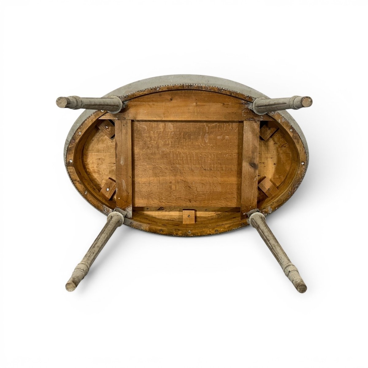 Oval table in the Gustavian style is finished in grey. - JAA