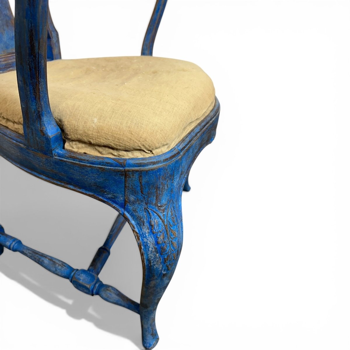 A beautiful pair of antique Swedish Rococo armchairs. - JAA