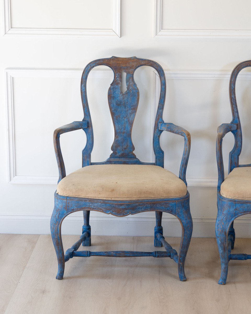 A beautiful pair of antique Swedish Rococo armchairs. - JAA