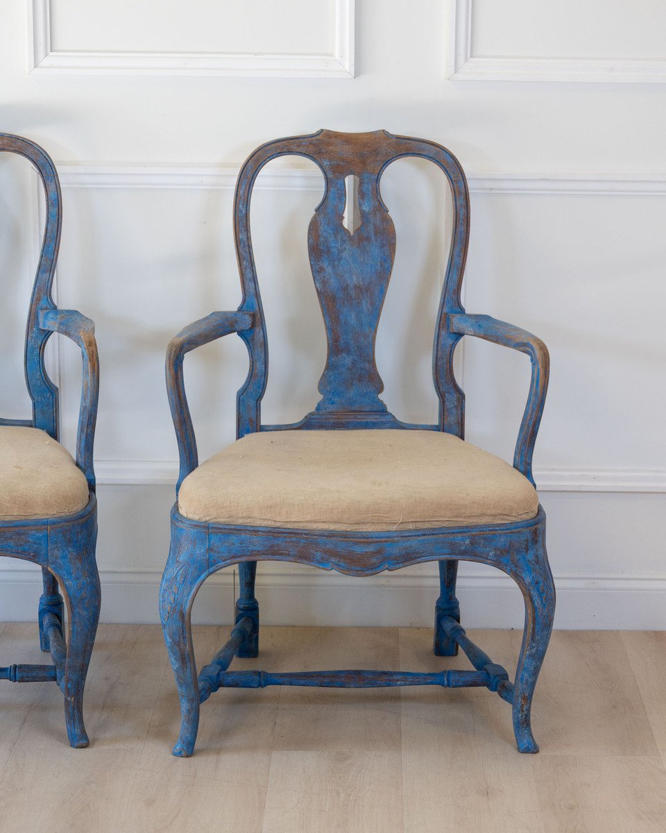 A beautiful pair of antique Swedish Rococo armchairs. - JAA