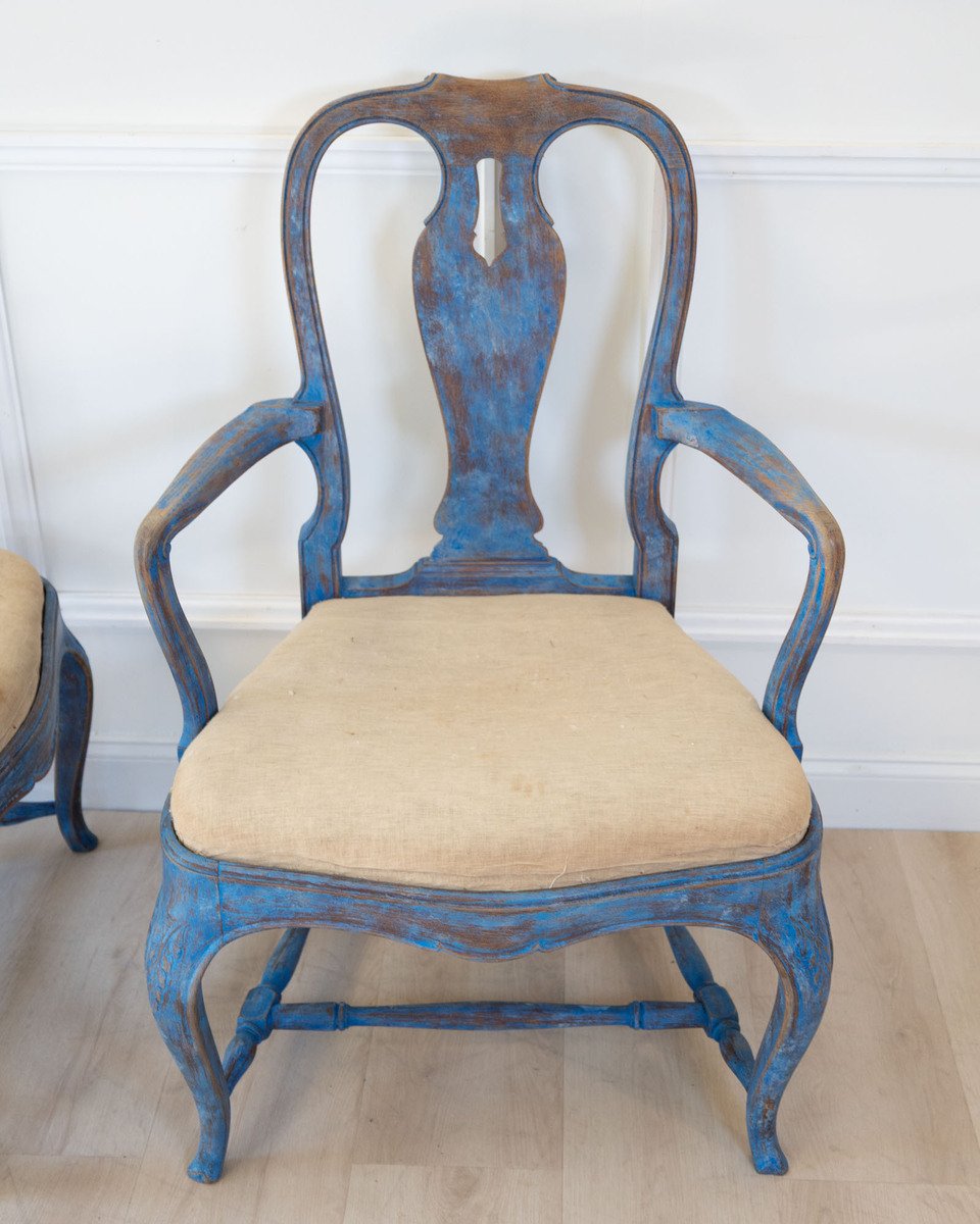 A beautiful pair of antique Swedish Rococo armchairs. - JAA