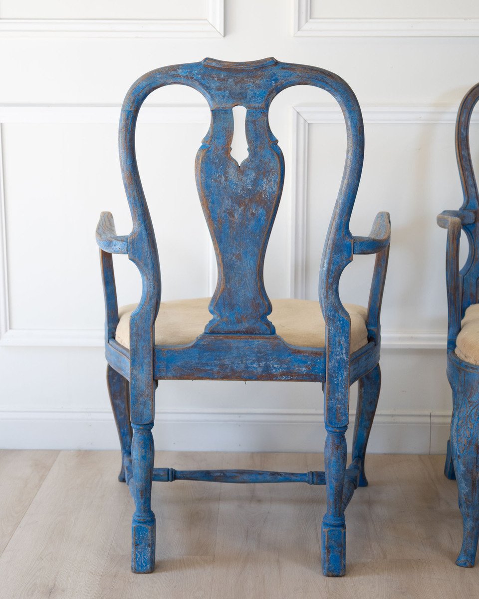 A beautiful pair of antique Swedish Rococo armchairs. - JAA