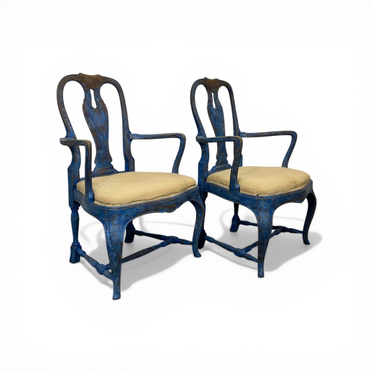 A beautiful pair of antique Swedish Rococo armchairs. - JAA