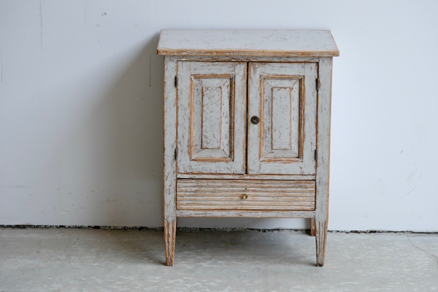 Gustavian Nightstand in Light Grey Paint, circa 1830 - JAA