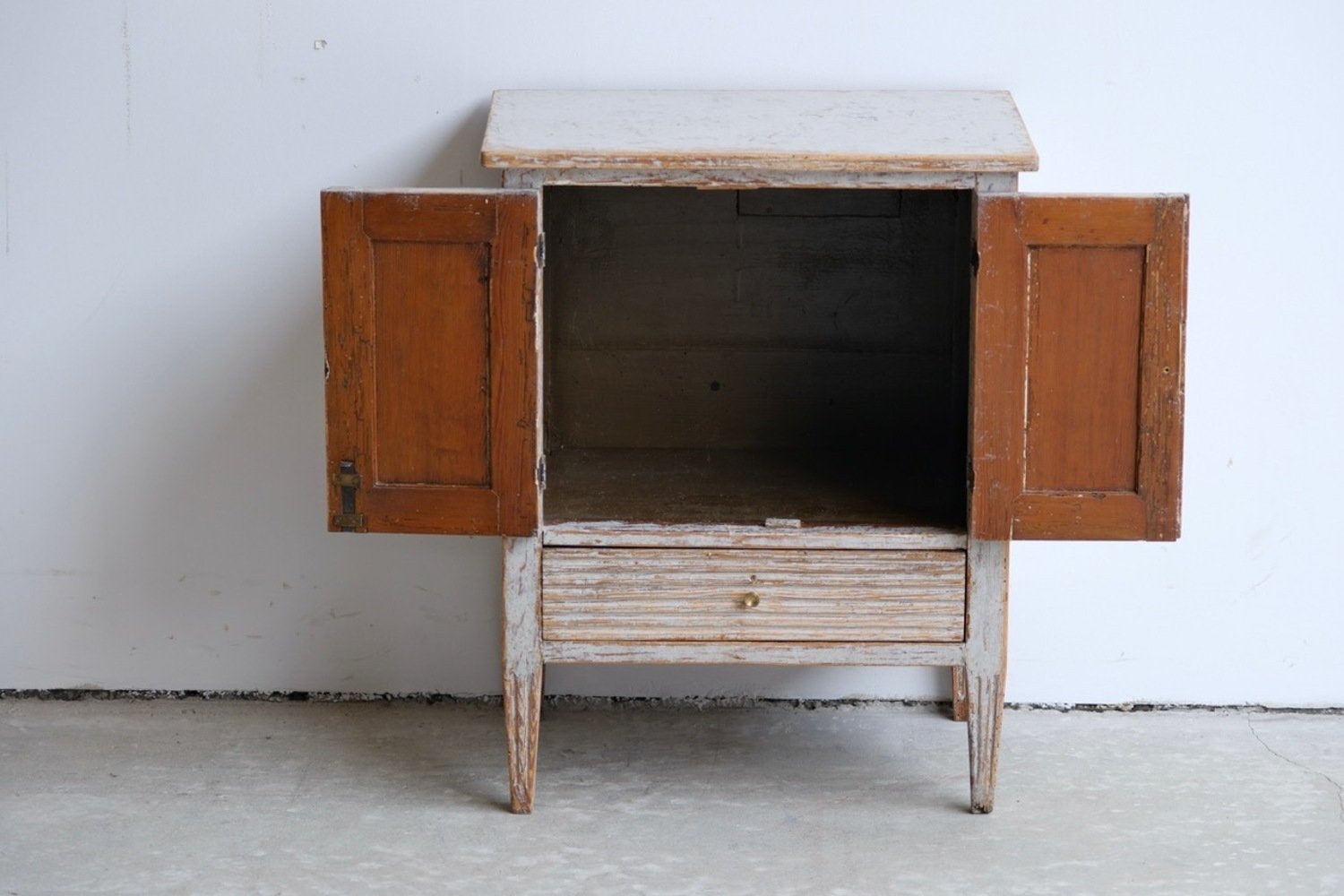 Gustavian Nightstand in Light Grey Paint, circa 1830 - JAA