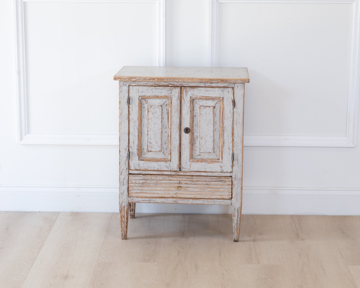 Gustavian Nightstand in Light Grey Paint, circa 1830 - JAA