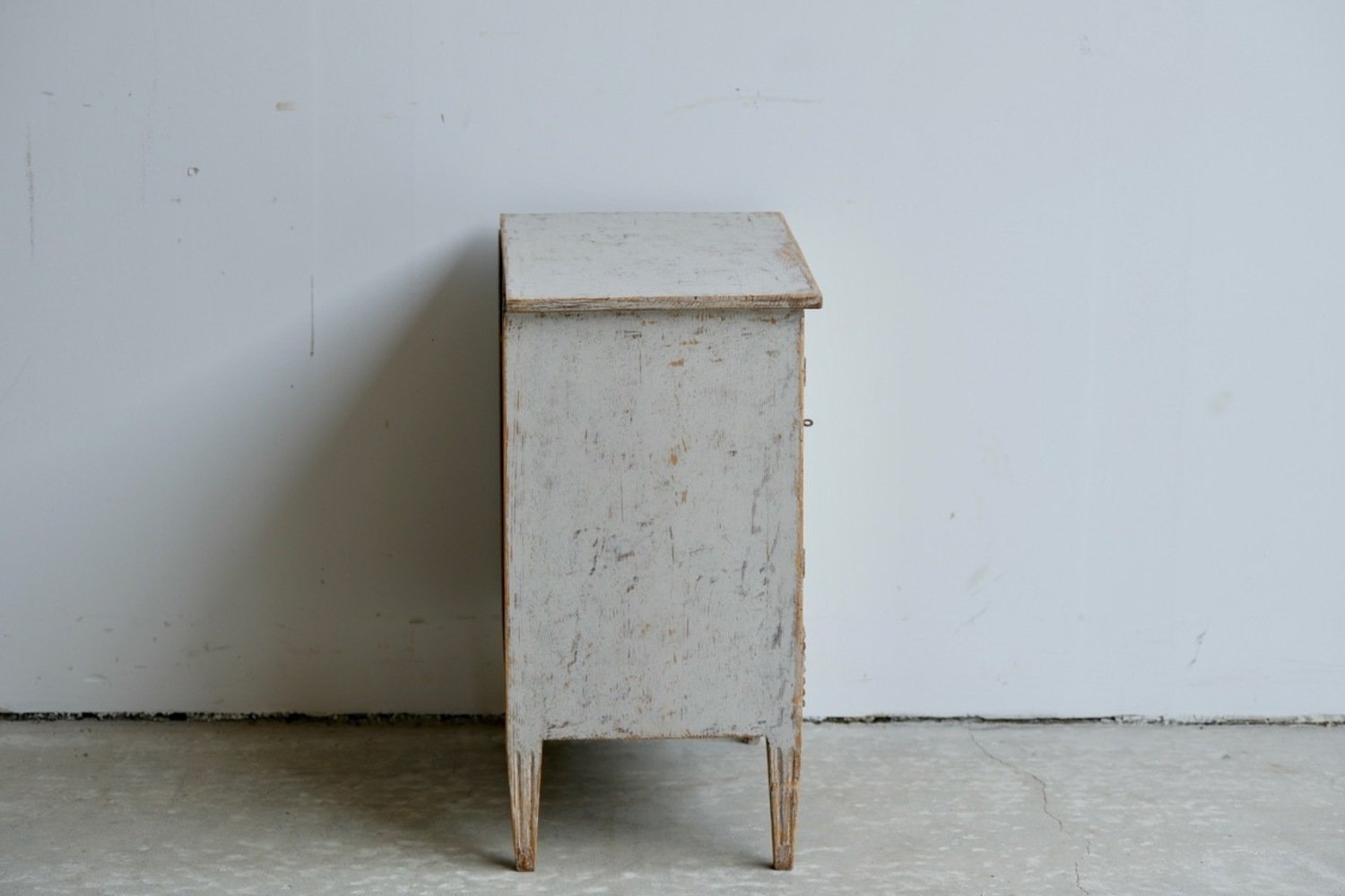 Gustavian Nightstand in Light Grey Paint, circa 1830 - JAA