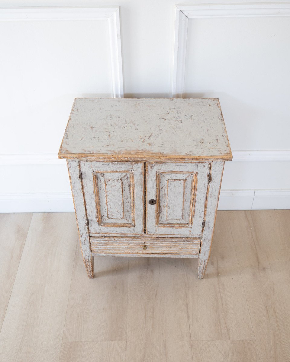 Gustavian Nightstand in Light Grey Paint, circa 1830 - JAA