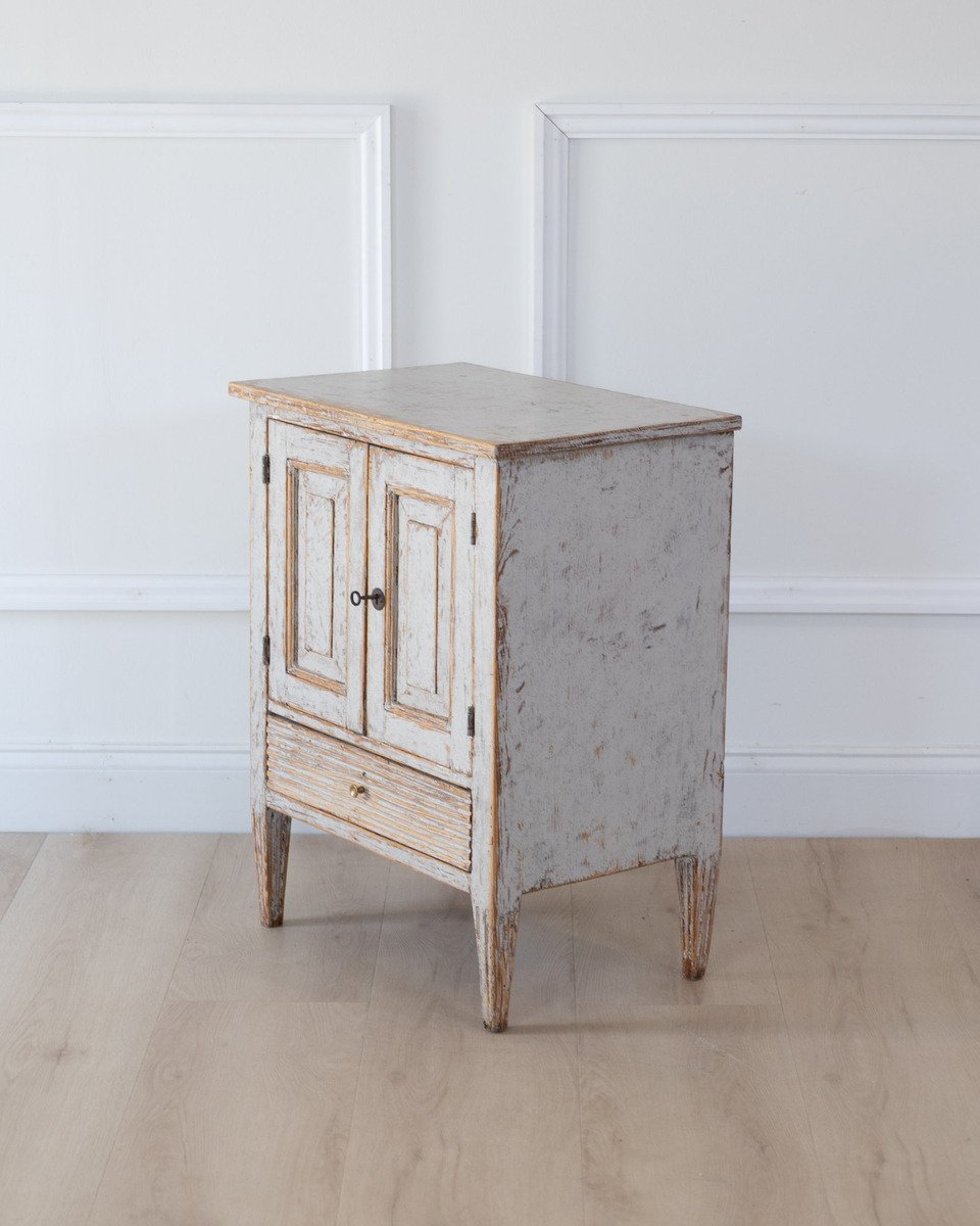 Gustavian Nightstand in Light Grey Paint, circa 1830 - JAA