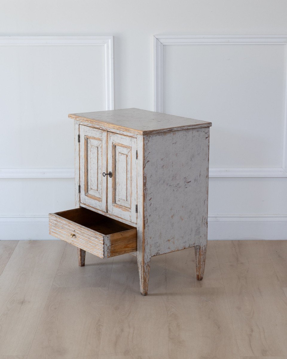 Gustavian Nightstand in Light Grey Paint, circa 1830 - JAA