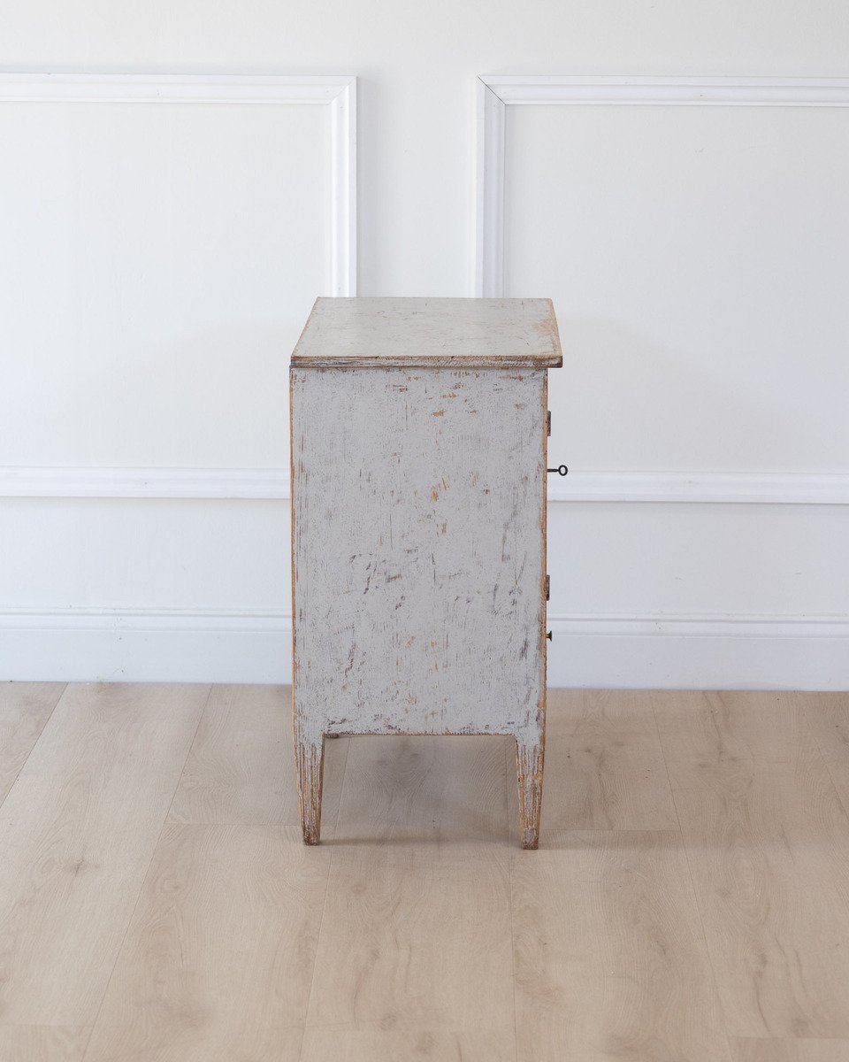 Gustavian Nightstand in Light Grey Paint, circa 1830 - JAA