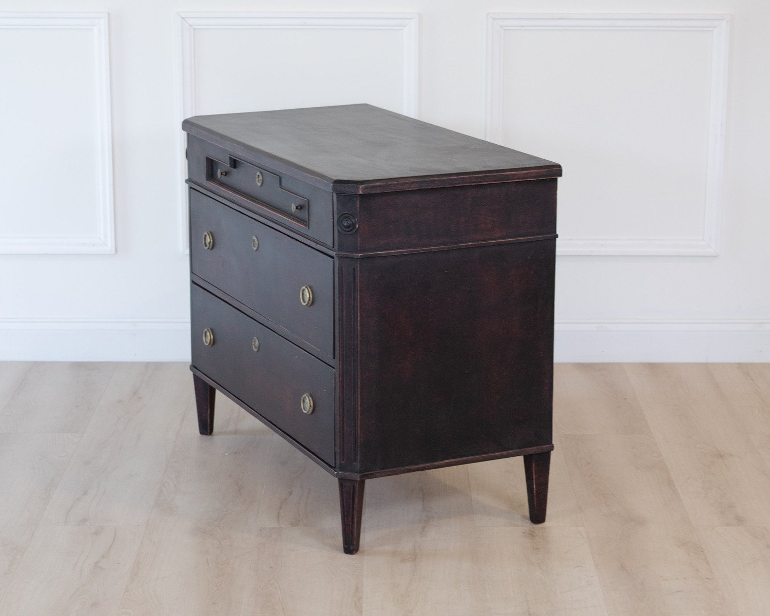 A unique Swedish chest of drawers reminiscent of the Gustavian style - JAA