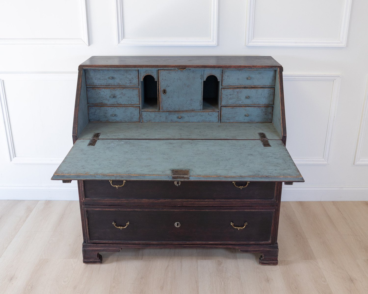 A classic Swedish antique secretary - JAA