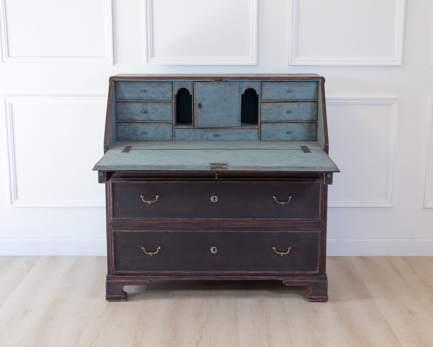 A classic Swedish antique secretary - JAA